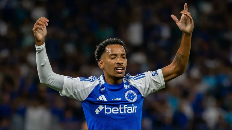Matheus Pereira em partida pelo Cruzeiro. Foto: Fernando Moreno/AGIF