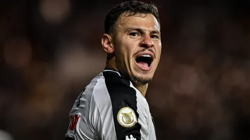 Hugo Moura jogador do Vasco comemora gol durante partida contra o Fortaleza no estadio Sao Januario pelo campeonato Brasileiro A 2024.