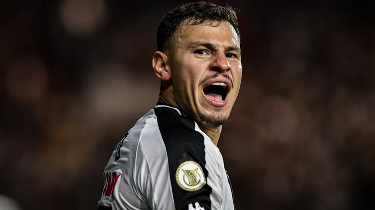Hugo Moura jogador do Vasco comemora gol durante partida contra o Fortaleza no estadio Sao Januario pelo campeonato Brasileiro A 2024.