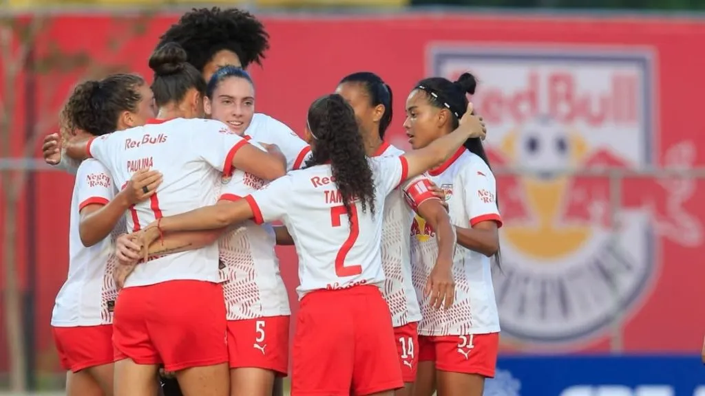 Bragantinas comemoram gol sobre o Sport (Reprodução/Fernando Roberto/Bragantino)