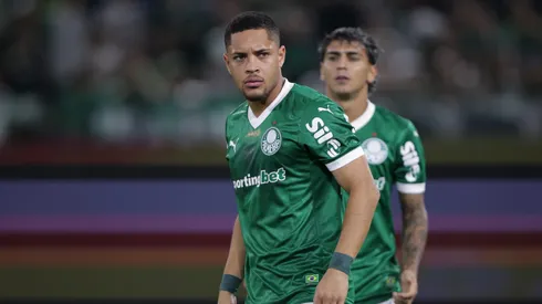 SP - BARUERI - 12/04/2025 - BRASILEIRO A 2025, PALMEIRAS X CORINTHIANS - Vitor Roque jogador do Palmeiras durante partida contra o Corinthians no estadio Arena Barueri pelo campeonato Brasileiro A 2025. Foto: Ettore Chiereguini/AGIF