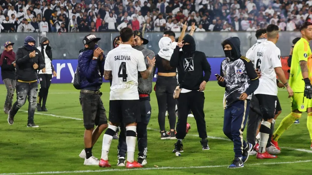 A invasão da torcida chilena em Colo-Colo x Fortaleza pela Copa Libertadores. (Photo by Marcelo Hernandez/Getty Images)
