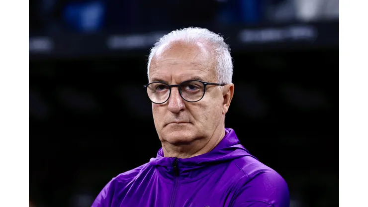 Dorival Júnior durante confronto contra o Internacional no Campeonato Brasileiro de 2025.
