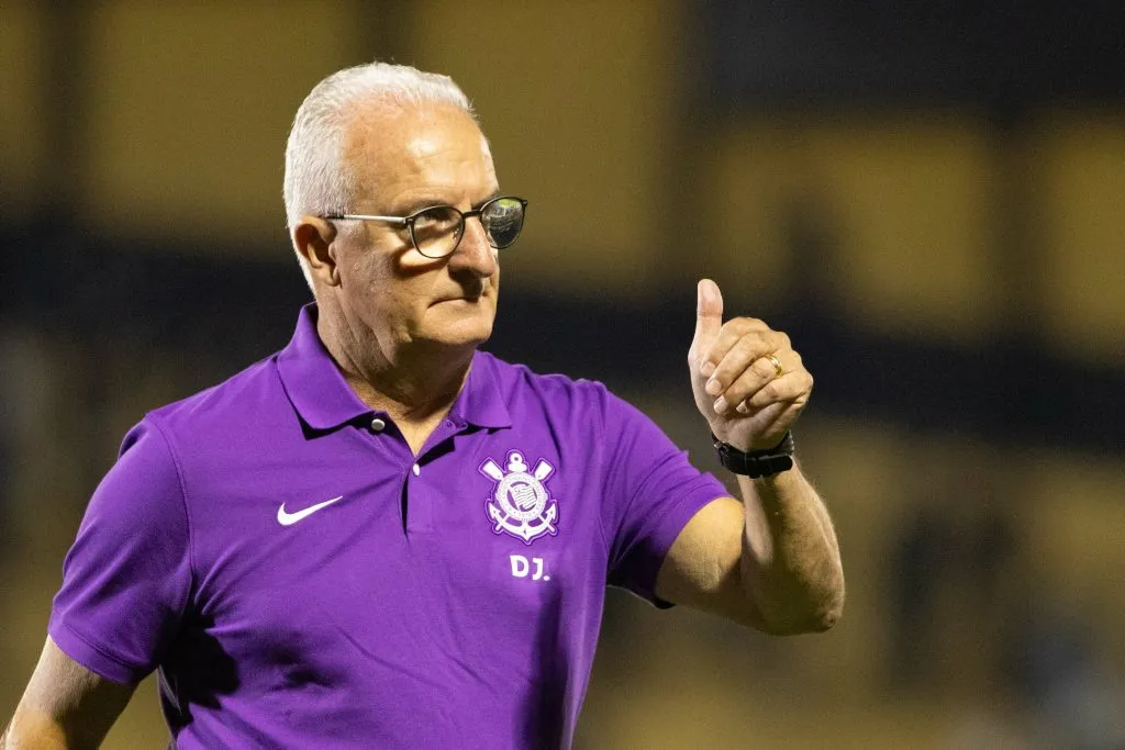 Dorival Júnior comemorando a vitória contra o Novorizontino na Copa do Brasil de 2025. Foto: Joisel Amaral/AGIF
