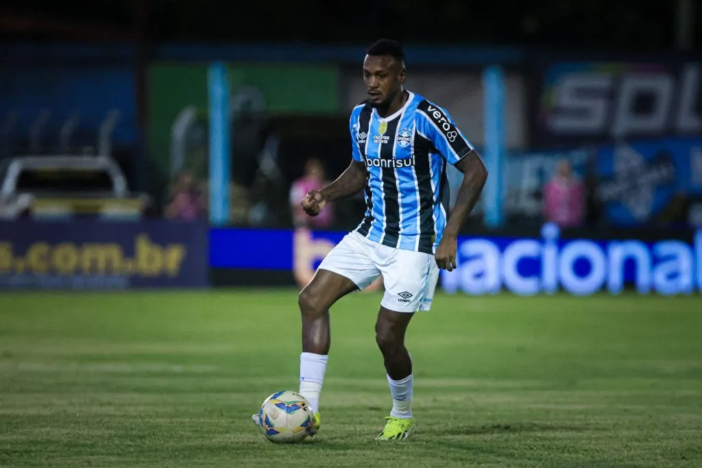 Edenílson jogador do Grêmio durante partida contra o Monsoon no estadio Do Vale pelo campeonato Gaúcho 2025. Foto: Maxi Franzoi/AGIF