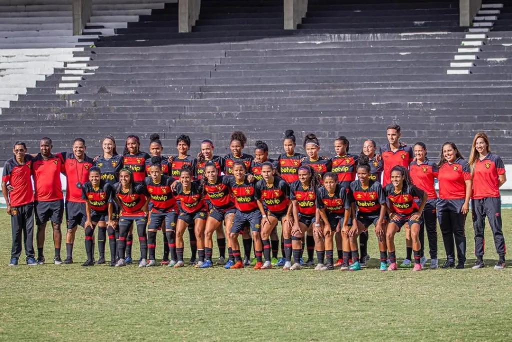 Elenco do Sport que disputou o Brasileirão Feminino A2 (Reprodução/Thiago Pavão/Sport)