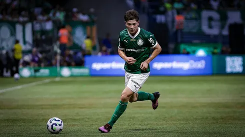 Giay jogador do Palmeiras durante partida contra o Botafogo no estadio Arena Allianz Parque pelo campeonato Brasileiro A 2025.