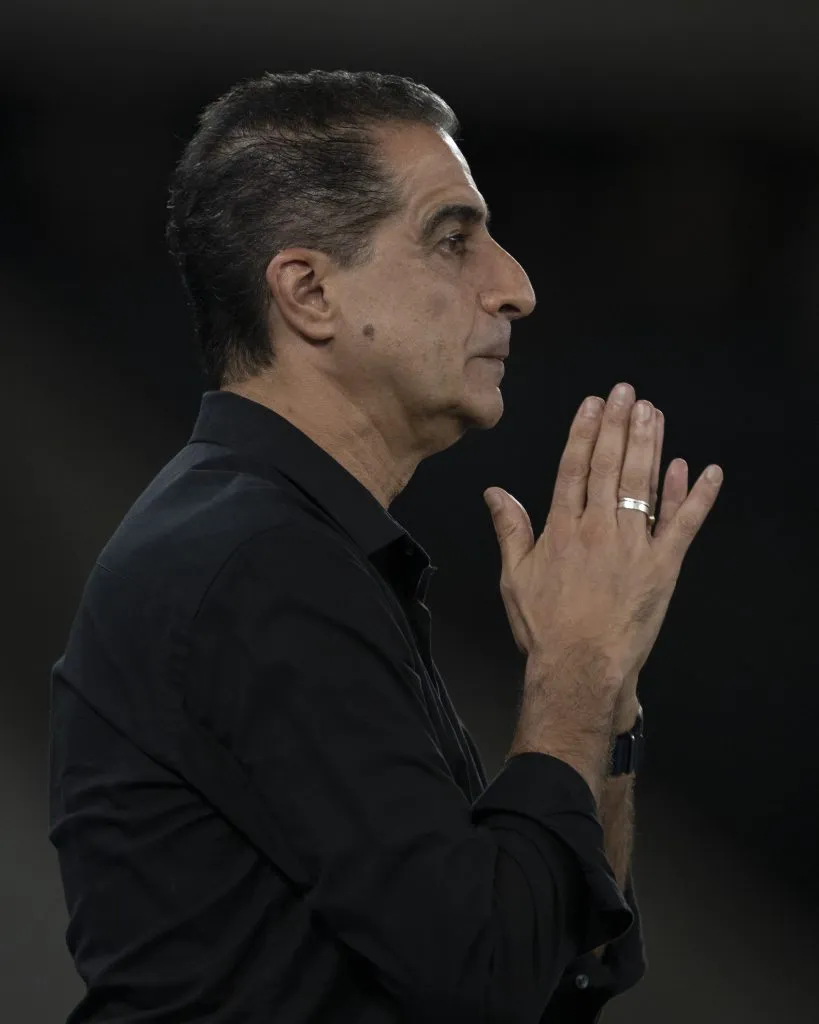 RJ – RIO DE JANEIRO – 30/04/2025 – COPA DO BRASIL 2025, BOTAFOGO X CAPITAL – Renato Paiva tecnico do Botafogo durante partida contra o Capital no estadio Engenhao pelo campeonato Copa Do Brasil 2025. Foto: Jorge Rodrigues/AGIF