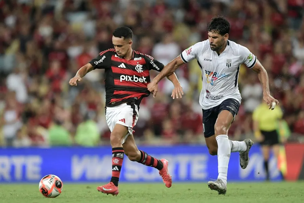 RJ – RIO DE JANEIRO – 22/02/2025 – CARIOCA 2025, FLAMENGO X MARICA – Matheus Goncalves jogador do Flamengo durante partida contra o Marica no estadio Maracana pelo campeonato Carioca 2025. Foto: Thiago Ribeiro/AGIF
