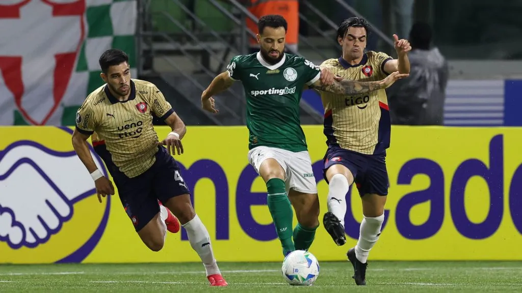 Felipe Anderson em campo pelo Palmeiras contra o Cerro Porteño pela Copa Libertadores, no Allianz Parque. (Foto: Cesar Greco/Palmeiras/by Canon)