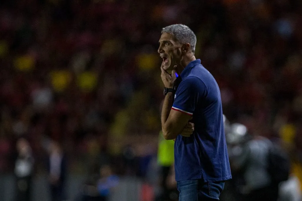 Juan Pablo Vojvoda técnico do Fortaleza durante partida contra o Sport pelo campeonato Brasileiro A 2025. Foto: Rafael Vieira/AGIF