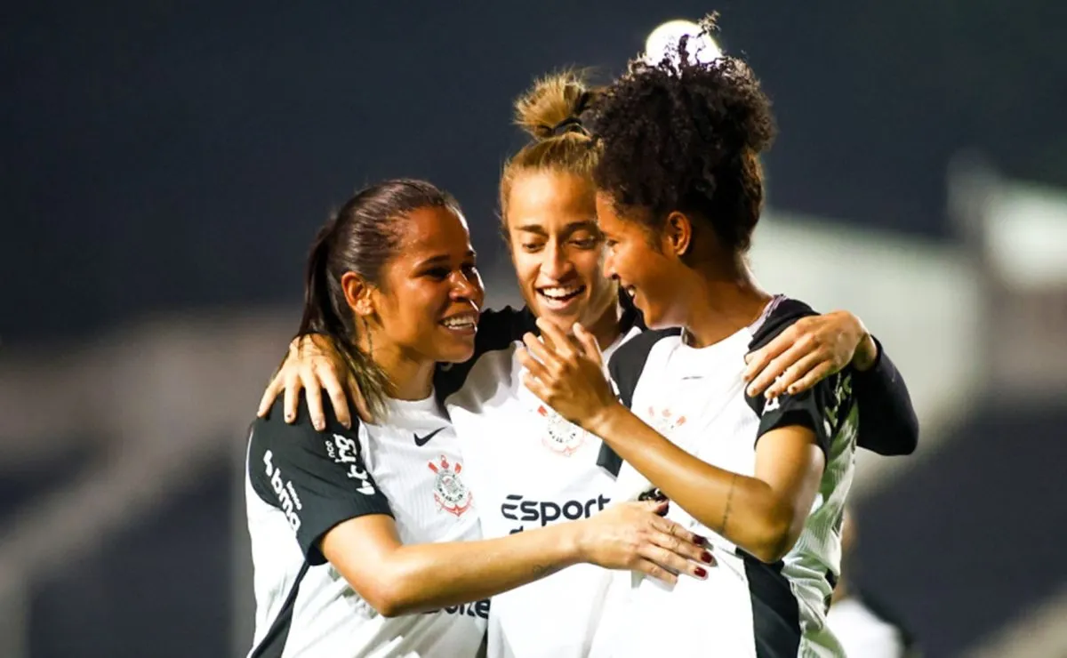 Corinthians goleia o Bragantino na estreia do Paulistão Feminino