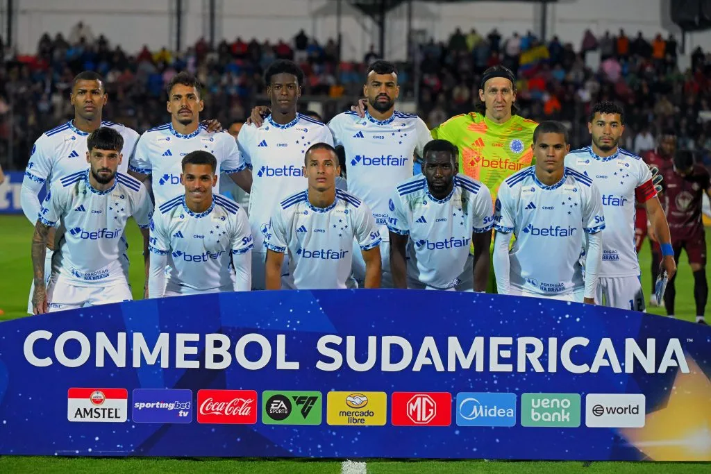 Equipe do Cruzeiro contra o Mushuc Runa. Foto: Divulgação/Conmebol Sudamericana
