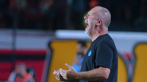Mano Menezes, técnico do Grêmio durante partida contra o Vitoria no estádio Barradão pelo campeonato Brasileiro A 2025. Foto: Walmir Cirne/AGIF