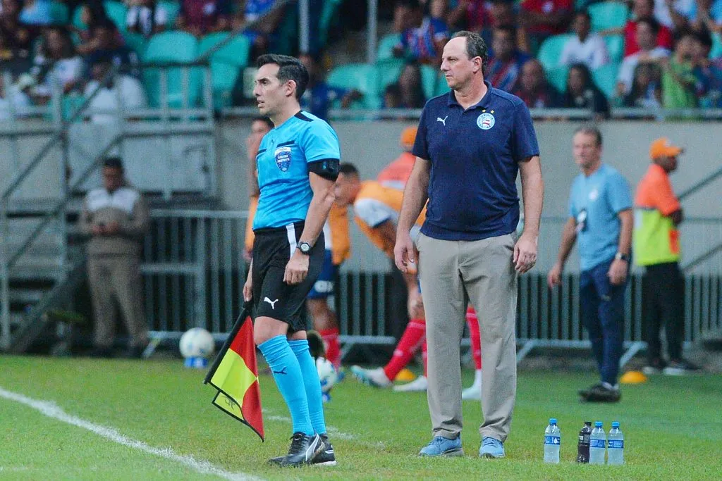 BA – SALVADOR – 07/05/2025 – COPA LIBERTADORES 2025, BAHIA X NACIONAL (URU) – Rogerio Ceni, tecnico do Bahia durante partida contra o Nacional (URU) no estadio Arena Fonte Nova pelo campeonato Copa Libertadores 2025. Foto: Walmir Cirne/AGIF