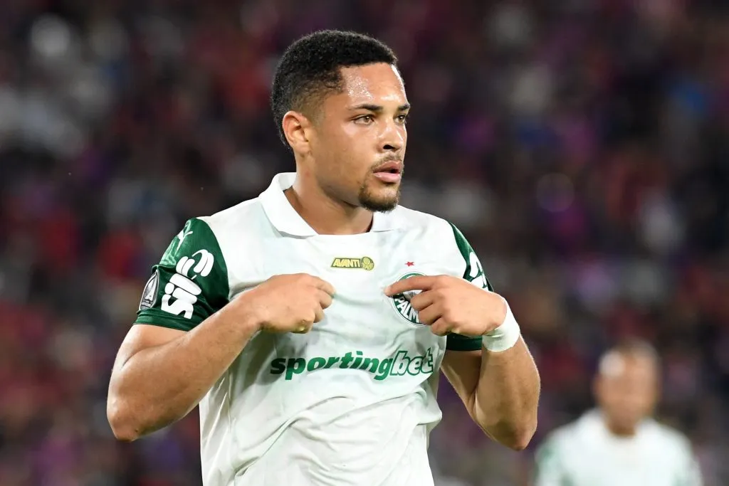 ASUNCION, PARAGUAY – MAY 07: Vitor Roque of Palmeiras celebrates after scoring the team’s second goal during the Copa CONMEBOL Libertadores 2025 Group G match between Cerro Porteño and Palmeiras at Estadio General Pablo Rojas – La Nueva Olla on May 07, 2025 in Asuncion, Paraguay. (Photo by Christian Alvarenga/Getty Images)