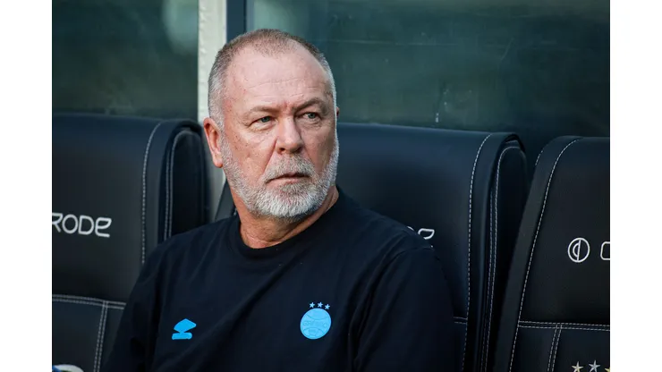RS - PORTO ALEGRE - 04/05/2025 - BRASILEIRO A 2025, GREMIO X SANTOS - Mano Menezes tecnico do Gremio durante partida contra o Santos no estadio Arena do Gremio pelo campeonato Brasileiro A 2025. Foto: Maxi Franzoi/AGIF