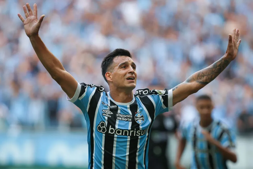 RS – PORTO ALEGRE – 06/04/2024 – GAUCHO 2024, GREMIO X JUVENTUDE – FINAL – Franco Cristaldo jogador do Gremio comemora seu gol durante partida contra o Juventude no estadio Arena do Gremio pelo campeonato Gaucho 2024. Foto: Maxi Franzoi/AGIF