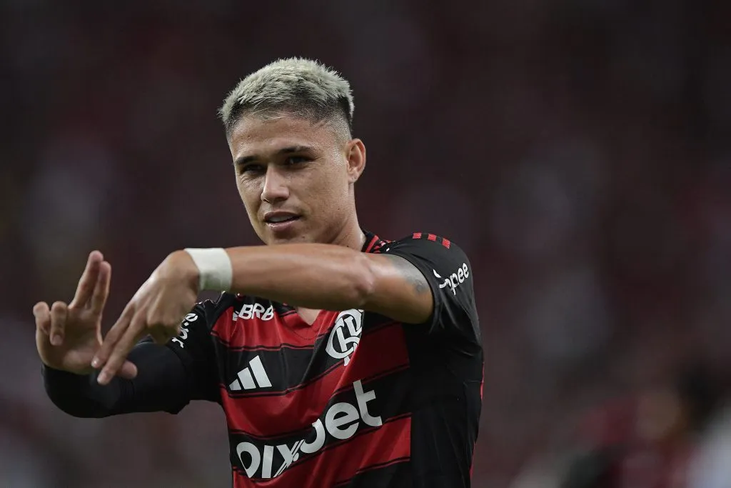 RJ – RIO DE JANEIRO – 08/03/2025 – CARIOCA 2025, FLAMENGO X VASCO – Luiz Araujo jogador do Flamengo comemora seu gol durante partida contra o Vasco no estadio Maracana pelo campeonato Carioca 2025. Foto: Thiago Ribeiro/AGIF