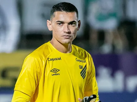 Corinthians quer reserva para Hugo e mira contratação do goleiro Santos