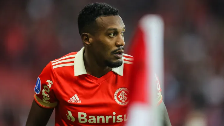 Edenilson jogador do Internacional durante partida contra o 9 De Octubre no estadio Beira-Rio pelo campeonato Copa Sul-Americana 2022.