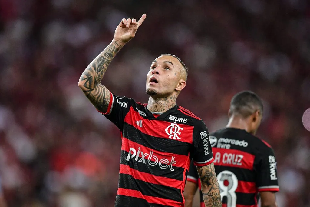 RJ – RIO DE JANEIRO – 15/05/2024 – COPA LIBERTADORES 2024, FLAMENGO X BOLIVAR – Everton Cebolinha jogador do Flamengo comemora seu gol durante partida contra o Bolivar no estadio Maracana pelo campeonato Copa Libertadores 2024. Foto: Thiago Ribeiro/AGIF