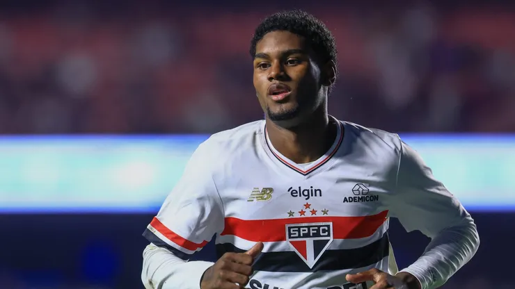SP - SAO PAULO - 02/05/2025 - BRASILEIRO A 2025, SAO PAULO X FORTALEZA - Lucas Ferreira jogador do Sao Paulo durante partida contra o Fortaleza no estadio Morumbi pelo campeonato Brasileiro A 2025. Foto: Marcello Zambrana/AGIF