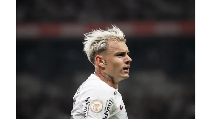 Roger Guedes jogando no Corinthians em 2023