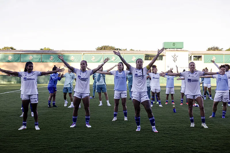 Jogadoras do Cruzeiro comemoram vitória da equipe (Reprodução/Cris Mattos/ Staff Images Woman/ CBF)