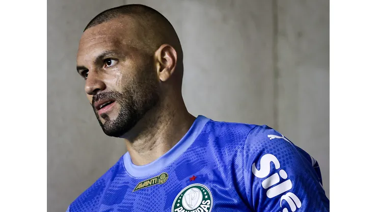 SP - SAO PAULO - 27/04/2025 - BRASILEIRO A 2025, PALMEIRAS X BAHIA - Weverton goleiro do Palmeiras durante entrada em campo para partida contra o Bahia no estadio Arena Allianz Parque pelo campeonato Brasileiro A 2025. Foto: Fabio Giannelli/AGIF