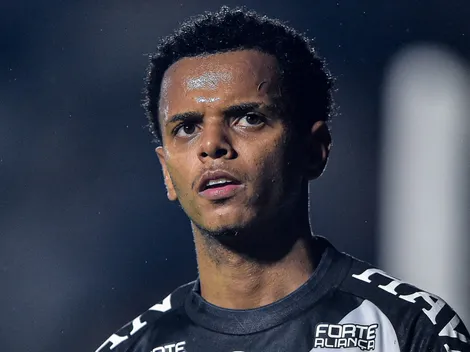 Diniz reencontra Riquelme no Vasco e pode mudar o futuro do lateral