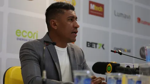 - Paulinho durante sua apresentacao oficial como coordenador tecnico do Mirassol
