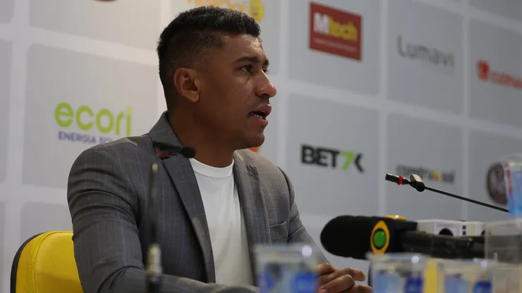 - Paulinho durante sua apresentacao oficial como coordenador tecnico do Mirassol