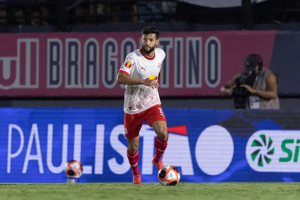 SP – BRAGANCA PAULISTA – 08/02/2025 – PAULISTA 2025, BRAGANTINO X SAO PAULO – Juninho Capixaba jogador do Bragantino durante partida contra o Sao Paulo no estadio Nabi Abi Chedid pelo campeonato Paulista 2025. Foto: Diogo Reis/AGIF