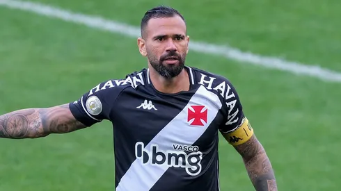 Lenadro Castán durante confronto contra o Corinthians no Brasileirão de 2020.