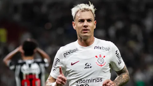 MG – BELO HORIZONTE – 08/07/2023 – BRASILEIRO A 2023, ATLETICO-MG X CORINTHIANS – Roger Guedes jogador do Corinthians comemora seu gol durante partida contra o Atletico-MG no estadio Mineirao pelo campeonato Brasileiro A 2023. Foto: Fernando Moreno/AGIF