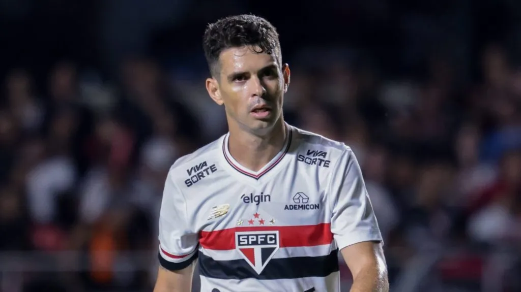 Oscar, meia do São Paulo. Foto: Marcello Zambrana/AGIF