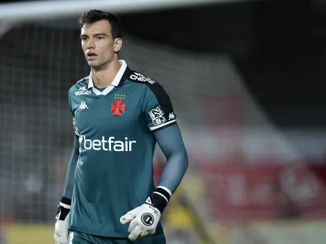 Vasco perde de virada para o Vitória e torcida não perdoa Léo Jardim