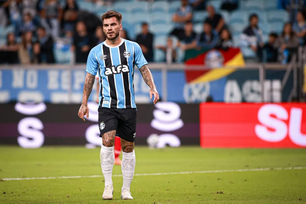 RS – PORTO ALEGRE – 10/05/2025 – BRASILEIRO A 2025, GREMIO X BRAGANTINO – Nathan Pescador jogador do Gremio durante partida contra o Bragantino no estadio Arena do Gremio pelo campeonato Brasileiro A 2025. Foto: Maxi Franzoi/AGIF
