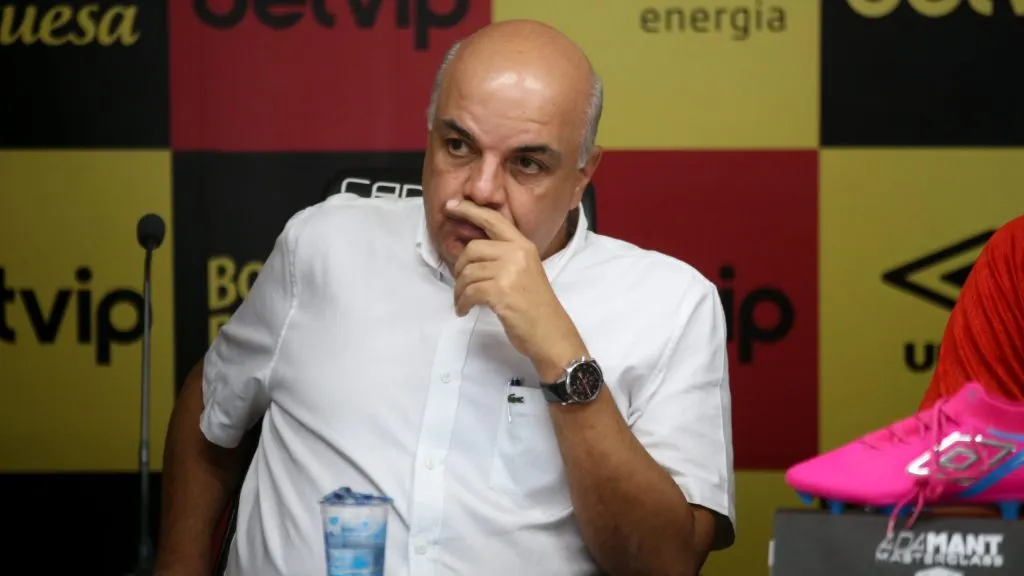 Yuri Romão, presidente do Sport, em entrevista coletiva.  Foto: Marlon Costa/AGIF