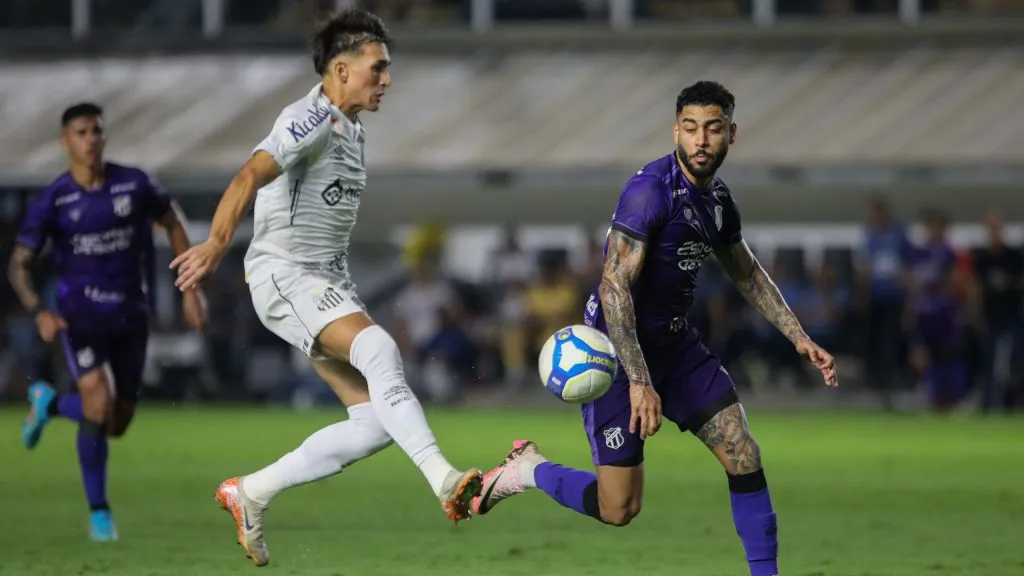 Santos x Ceará se enfrentam pelo Campeonato Brasileiro. Foto: Reinaldo Campos/AGIF