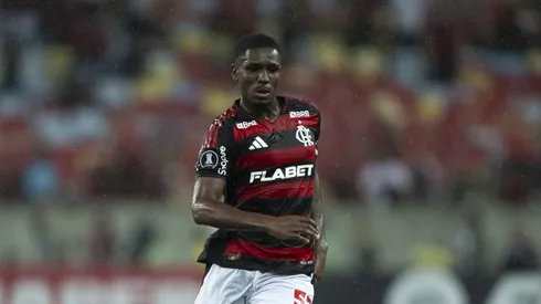 Evertton Araújo jogador do Flamengo durante partida contra o Córdoba no estádio Maracanã pelo campeonato Copa Libertadores 2025. Foto: Jorge Rodrigues/AGIF