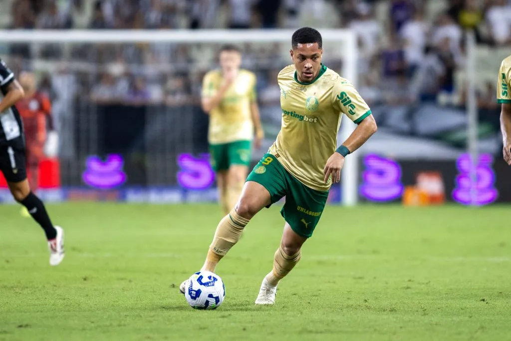 CE – FORTALEZA – 30/04/2025 – COPA DO BRASIL 2025, CEARA X PALMEIRAS – Vitor Roque jogador do Palmeiras durante partida contra o Ceara no estadio Arena Castelao pelo campeonato Copa Do Brasil 2025. Foto: Baggio Rodrigues/AGIF