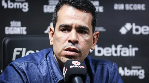 Foto: Dikran Sahagian/Vasco - Marcelo Sant'Ana e Pedrinho durante coletiva no Vasco.