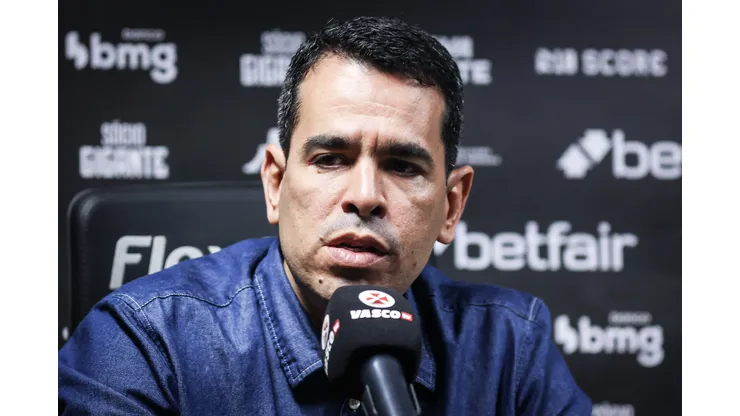Foto: Dikran Sahagian/Vasco - Marcelo Sant'Ana e Pedrinho durante coletiva no Vasco.