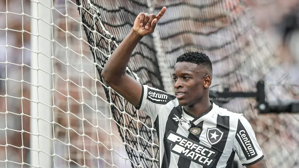 Luiz Henrique em partida pelo Botafogo. Foto: Thiago Ribeiro/AGIF