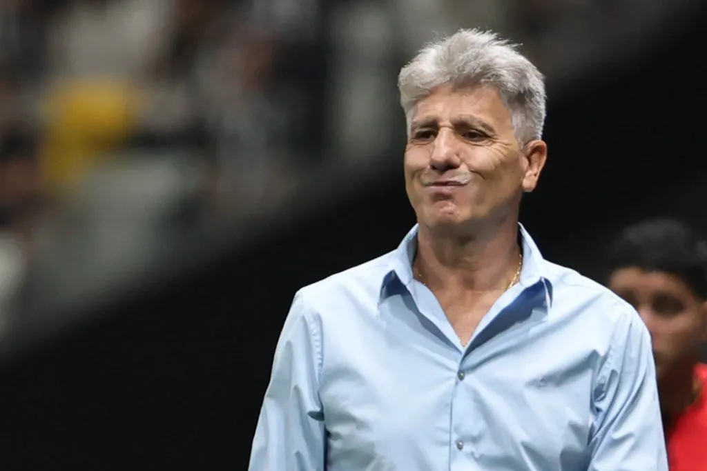 Renato Gaúcho durante partida contra o Atlético-MG no Campeonato Brasileiro de 2025. Foto: Gilson Lobo/AGIF
