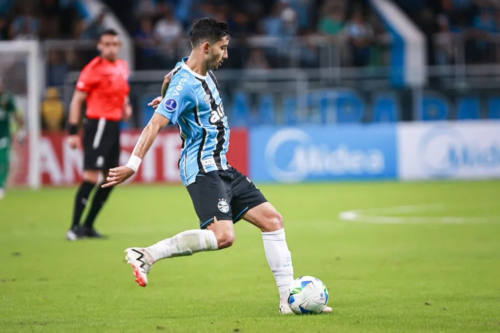 Mathias Villasanti jogador do Gremio durante partida contra o Atletico Grau no estadio Arena do Gremio pelo campeonato Copa Sul-americana 2025. Foto: Maxi Franzoi/AGIF