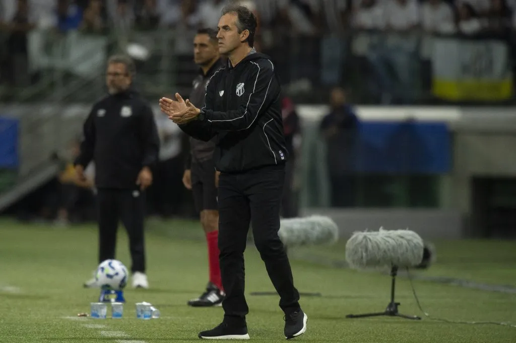 Leo Conde técnico do Ceará durante partida contra o Santos na Arena Allianz Parque pelo campeonato Brasileiro A 2025. Foto: Anderson Romao/AGIF