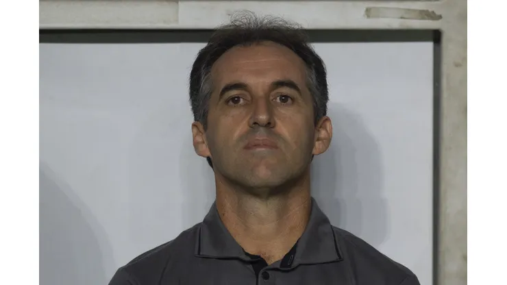 SP - SAO PAULO - 12/05/2025 - BRASILEIRO A 2025, SANTOS X CEARA - Leo Conde tecnico do Ceara durante partida contra o Santos no estadio Arena Allianz Parque pelo campeonato Brasileiro A 2025. Foto: Anderson Romao/AGIF